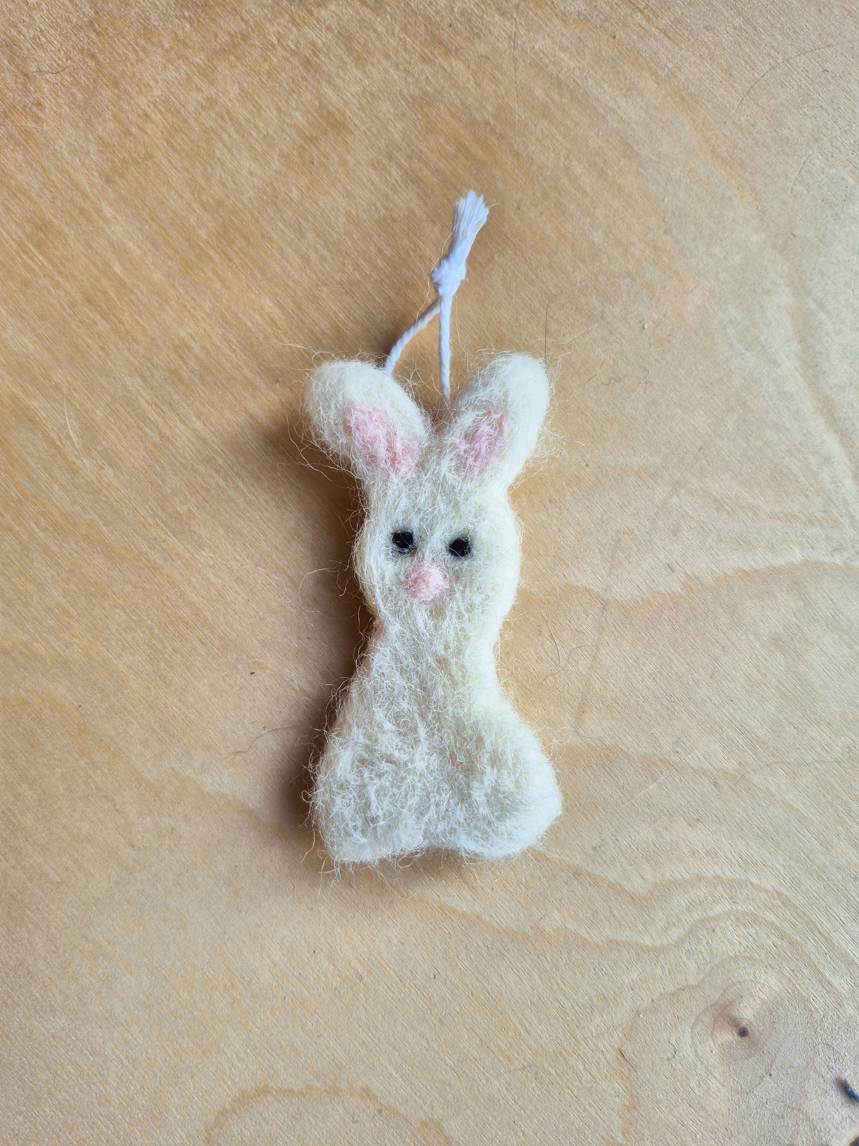 Paashanger konijn uit vilt