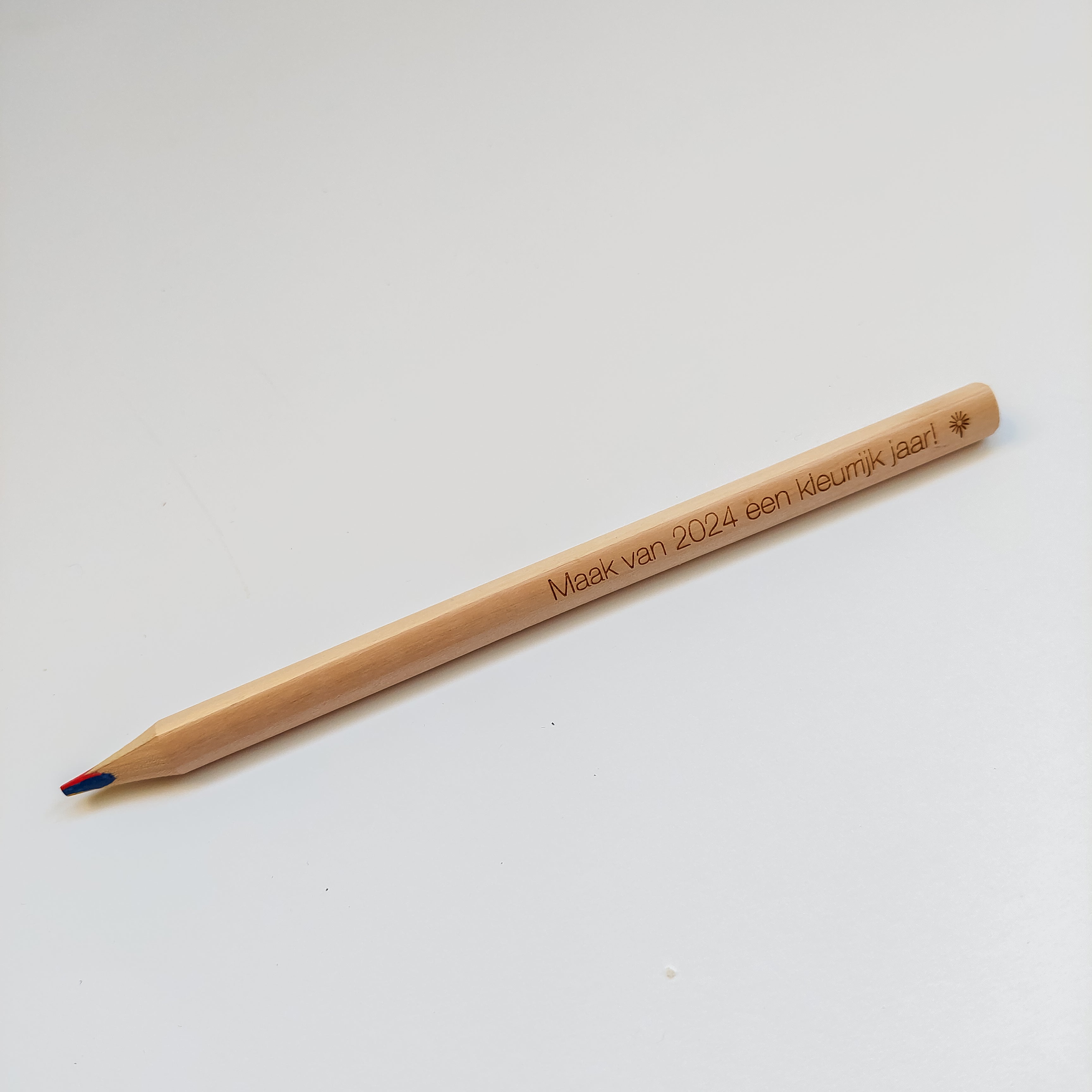 Regenboogpotlood met gravure