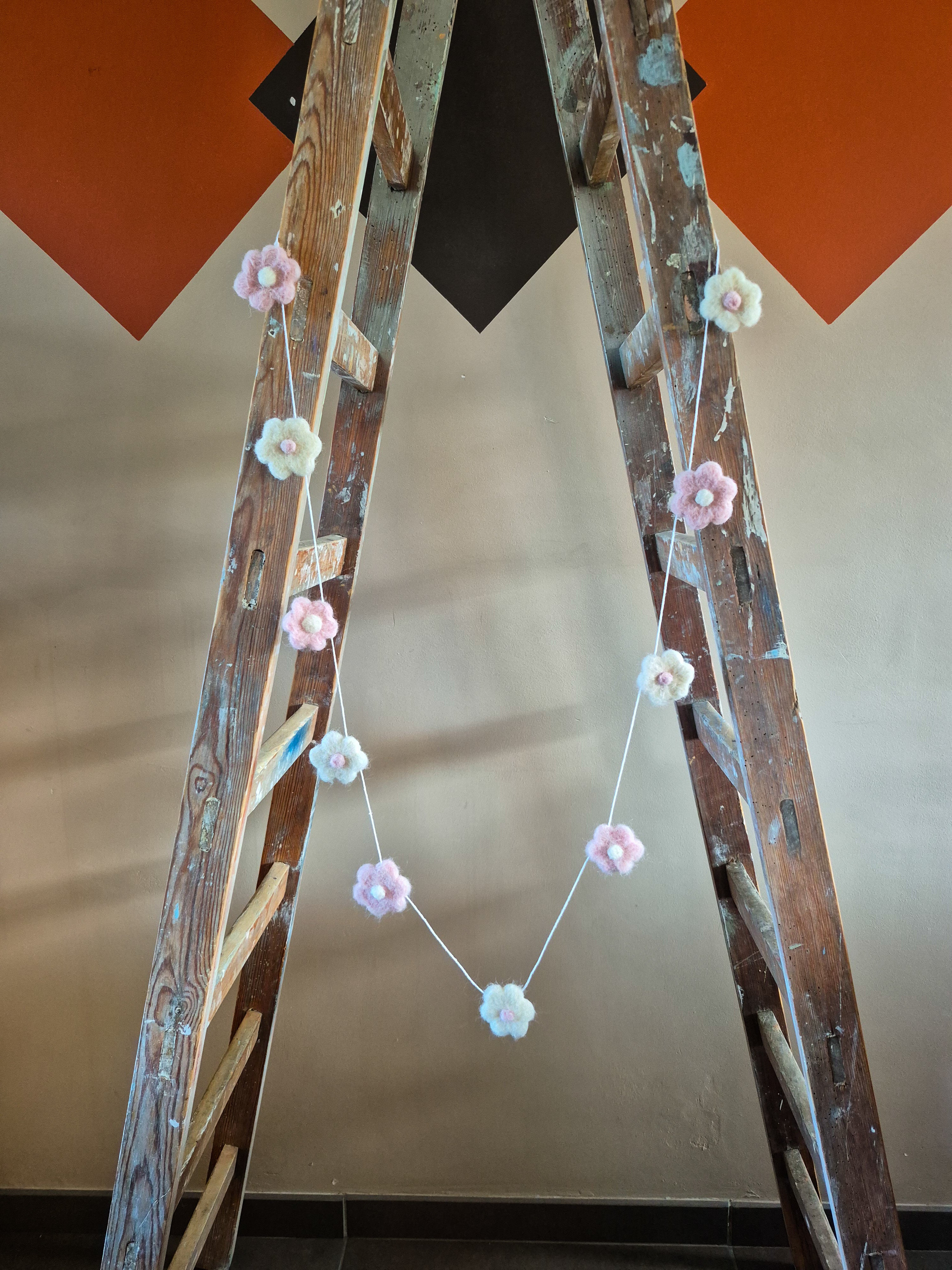 Vilten slinger bloemen